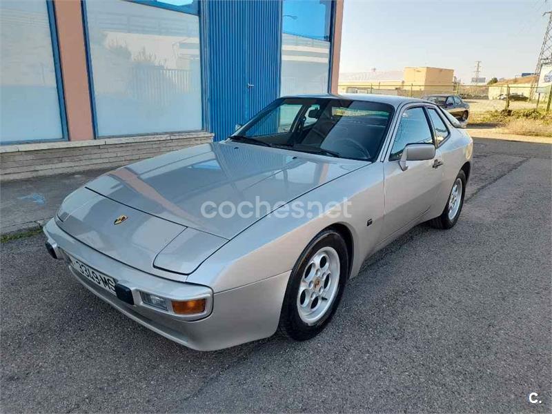 PORSCHE 944