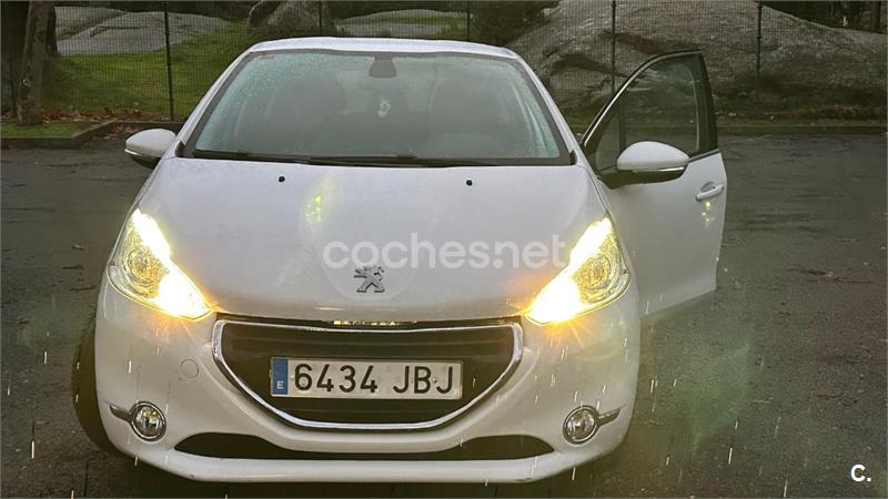 PEUGEOT 208 ALLURE 1.6 eHDi 92