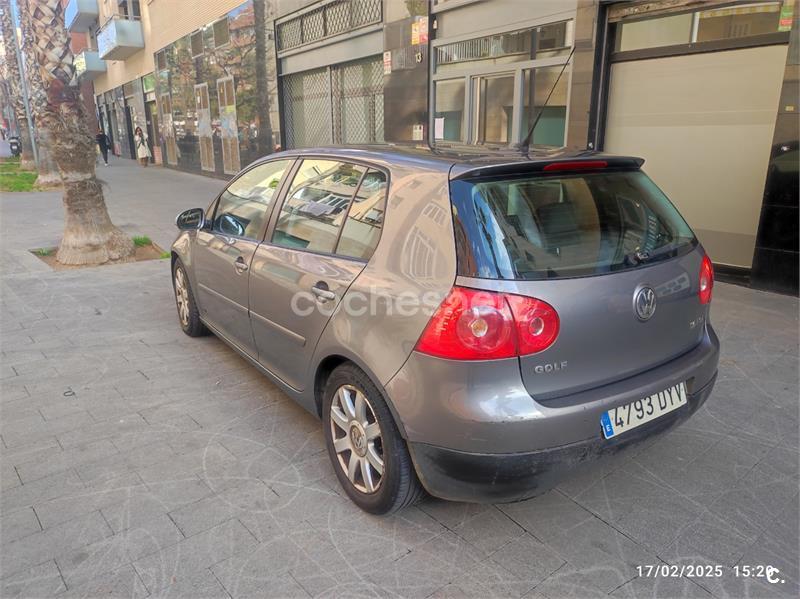 VOLKSWAGEN Golf 1.6 FSI Trendline