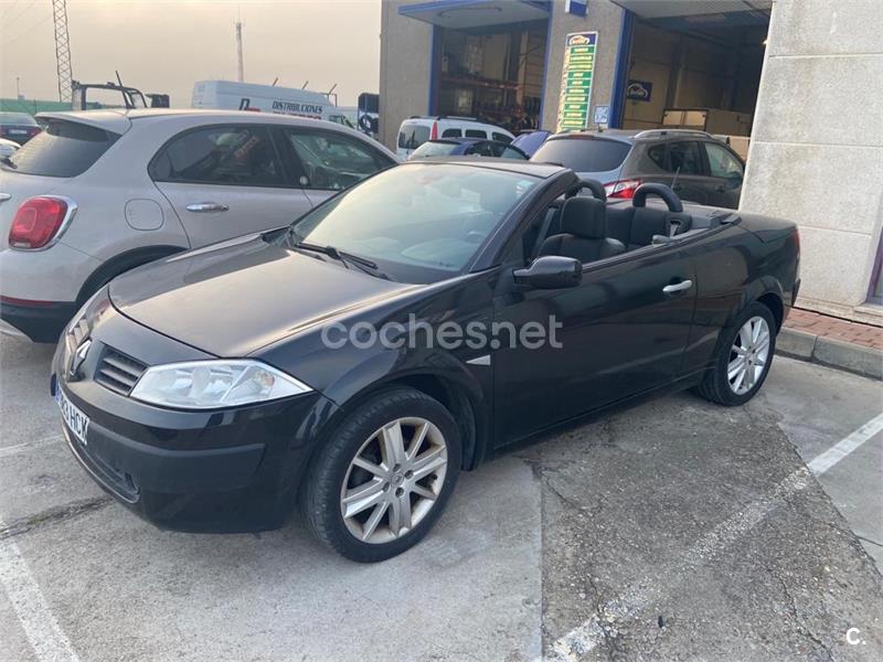 RENAULT Mégane COUPECABR. CONFORT AUTHENTIQUE 1.6 16v
