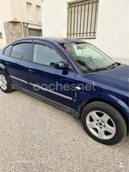 VOLKSWAGEN Passat 1.9 TDI COMFORTLINE