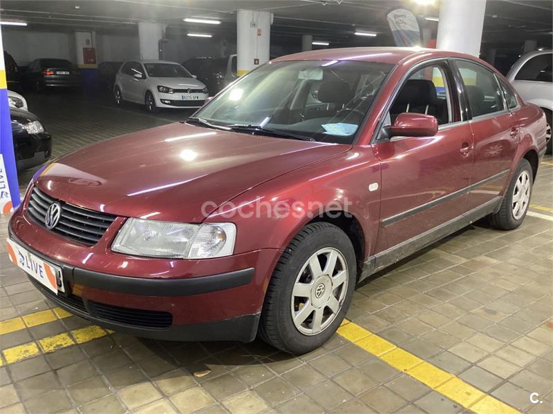 VOLKSWAGEN Passat 1.8 T COMFORTLINE