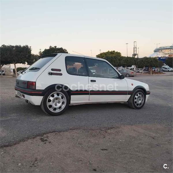 PEUGEOT 205