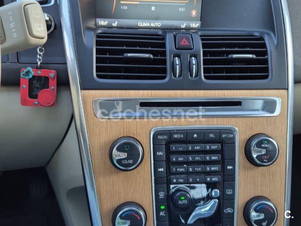 VOLVO XC60 2.4 D5 AWD RDesign Momentum Auto