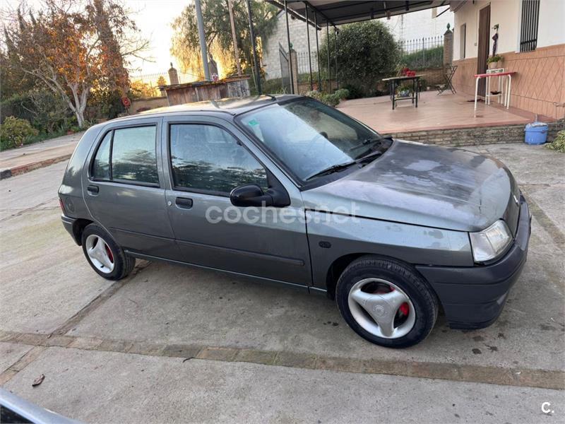 RENAULT Clio CLIO 1.4 RN