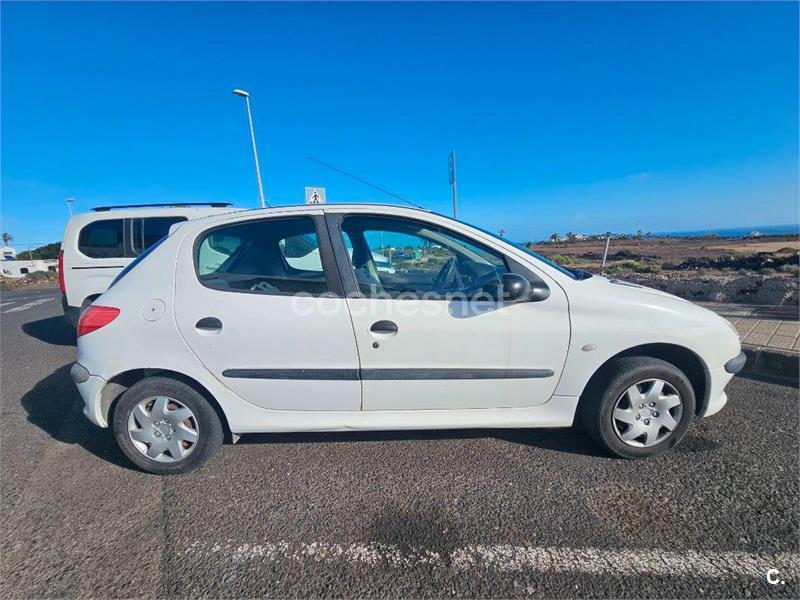 PEUGEOT 206