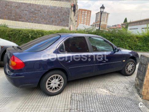 FORD Mondeo 2.0I GHIA