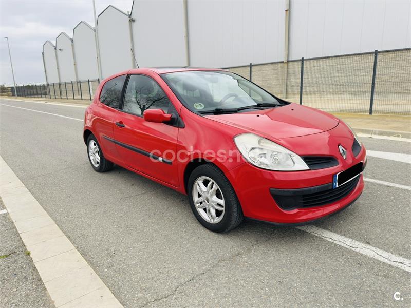 RENAULT Clio Luxe Privilege 1.5DCI85