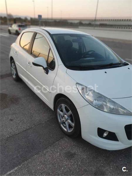 PEUGEOT 207