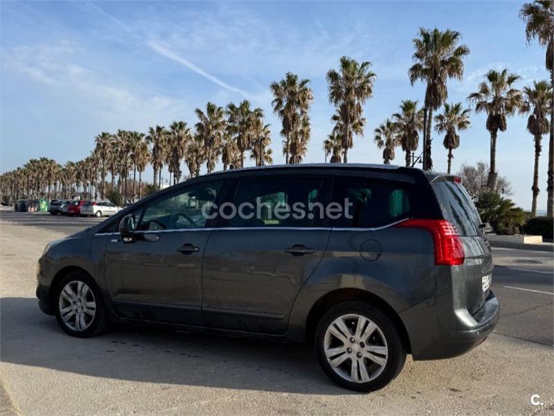 PEUGEOT 5008 Style 1.6 BlueHDi