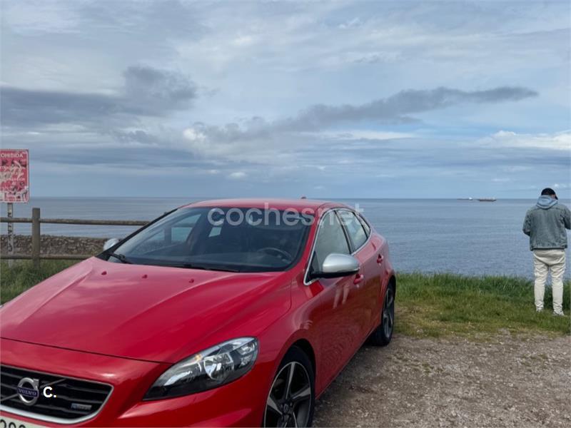 VOLVO V40 1.6 D2 RDesign Momentum