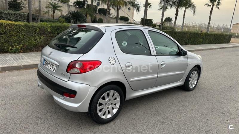 PEUGEOT 206