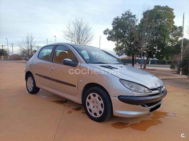 PEUGEOT 206