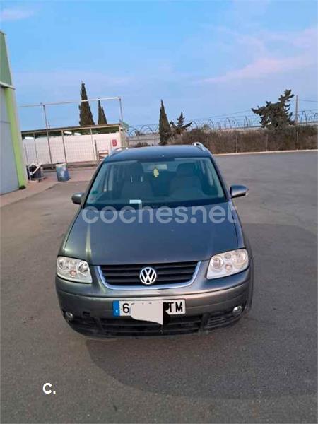 VOLKSWAGEN Touran