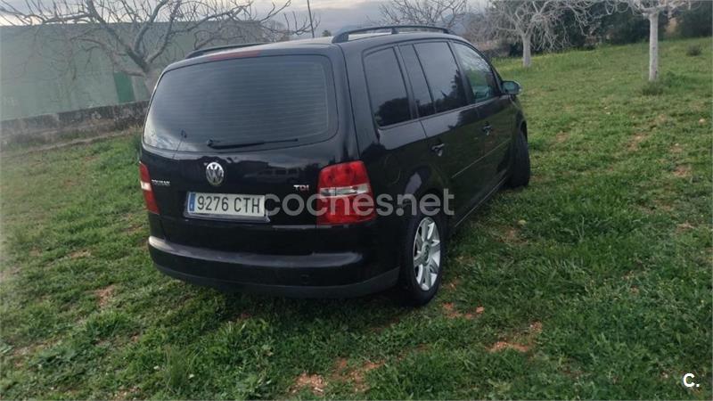 VOLKSWAGEN Touran