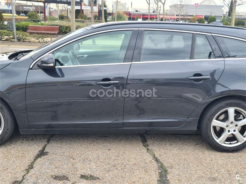 VOLVO V60 2.0 D3 Momentum