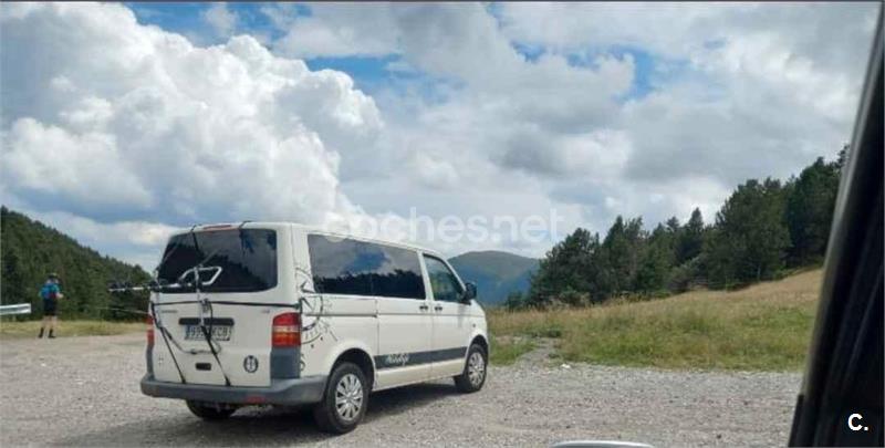 VOLKSWAGEN Caravelle