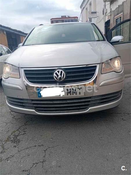 VOLKSWAGEN Touran