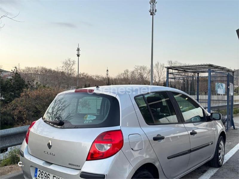 RENAULT Clio Authentique 1.2 16v