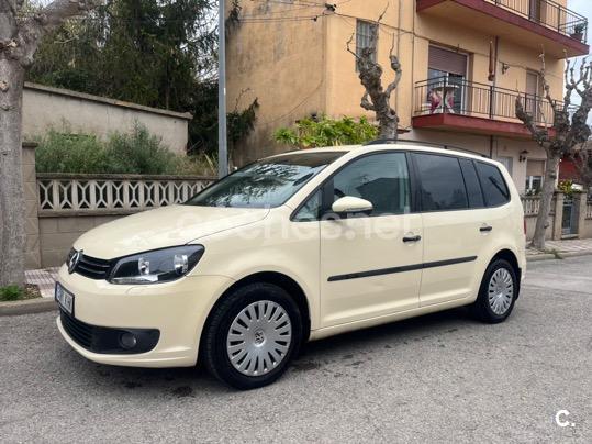 VOLKSWAGEN Touran