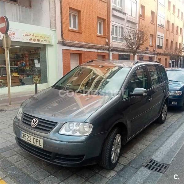 VOLKSWAGEN Touran