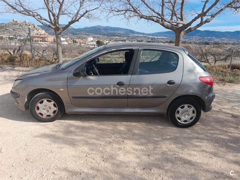 PEUGEOT 206