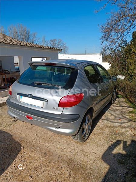 PEUGEOT 206