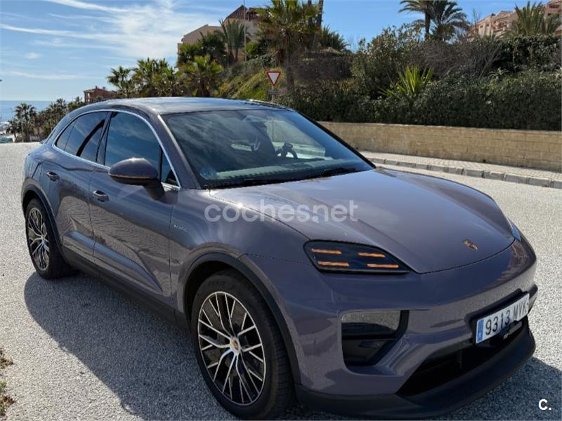 PORSCHE Macan 4