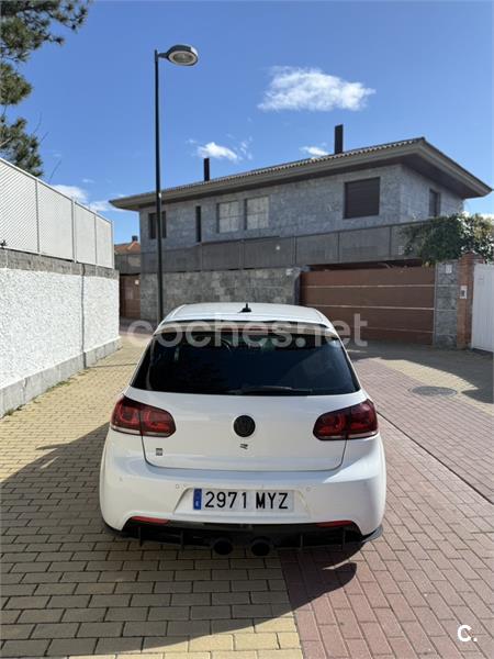 VOLKSWAGEN Golf 2.0 TSI 4Motion R