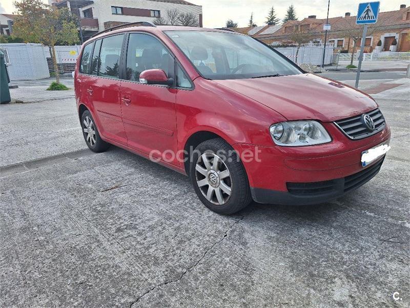 VOLKSWAGEN Touran