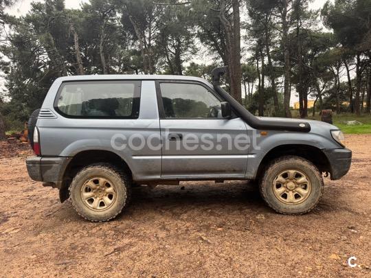 TOYOTA Land Cruiser 90