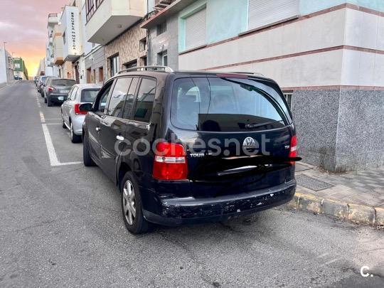VOLKSWAGEN Touran