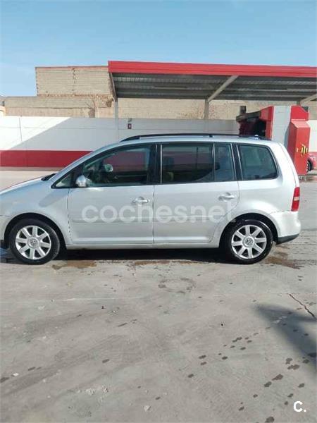 VOLKSWAGEN Touran