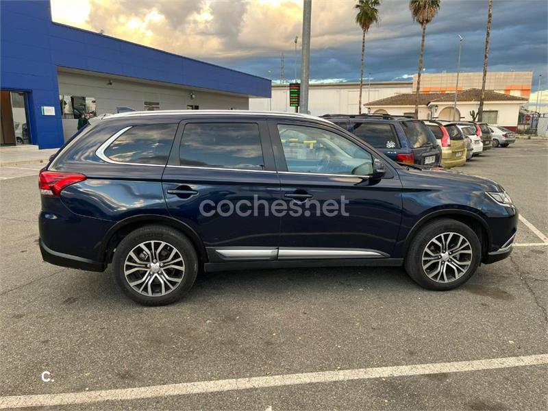 MITSUBISHI Outlander 220 DID Motion 2WD 7 Plazas