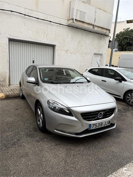VOLVO V40 2.0 D3 Momentum