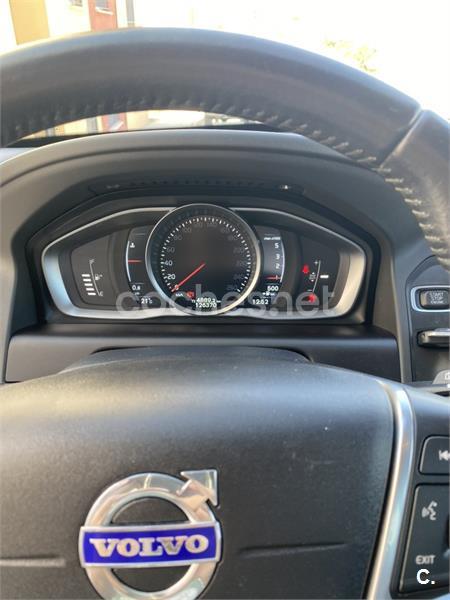VOLVO XC60 2.0 D3 RDesign Momentum