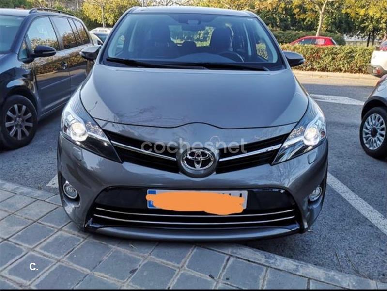 TOYOTA Verso