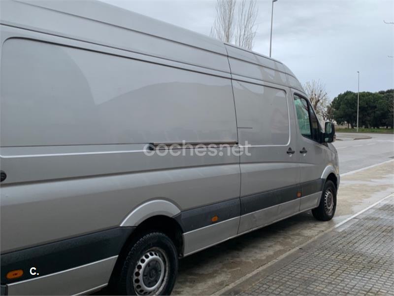 VOLKSWAGEN Crafter 35 2.5TDI 136 Largo