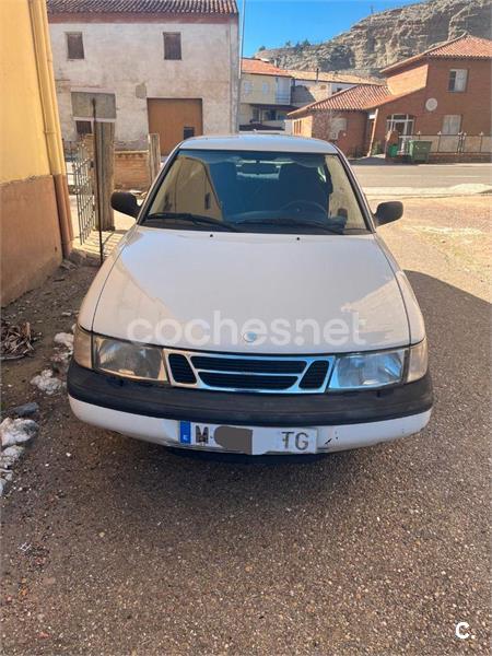 SAAB 900