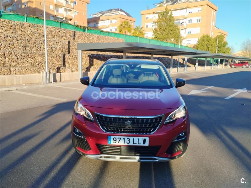 PEUGEOT 5008 1.2 PureTech SS Allure