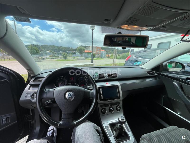 VOLKSWAGEN Passat 1.6 FSI Advance