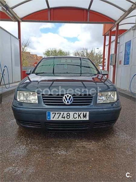 VOLKSWAGEN Bora