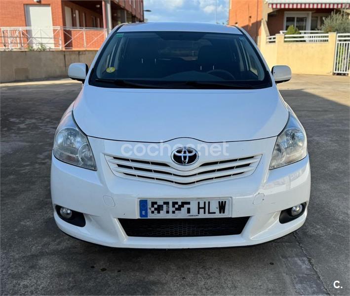 TOYOTA Verso