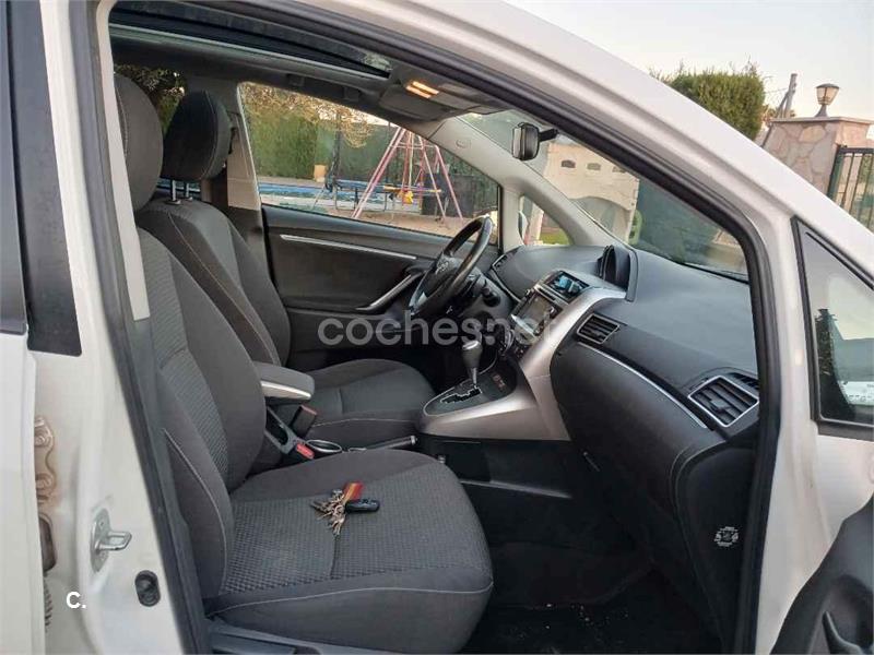 TOYOTA Verso