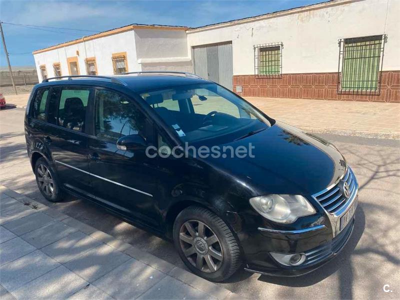 VOLKSWAGEN Touran