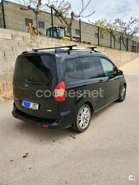 FORD Tourneo Courier 1.0 EcoBoost Titanium