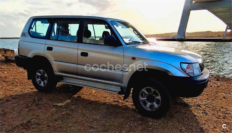 TOYOTA Land Cruiser 90
