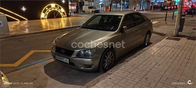 LEXUS IS200