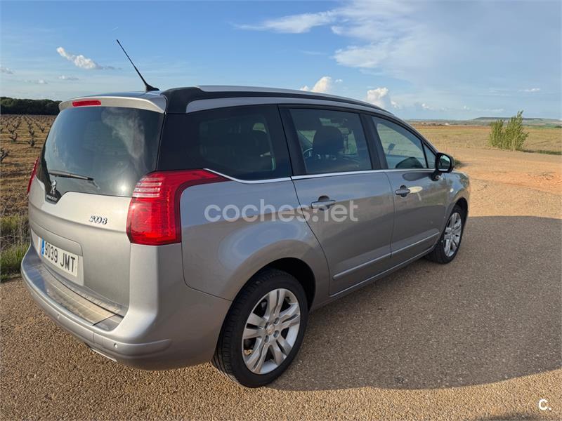PEUGEOT 5008 Style 1.6 BlueHDi 120 FAP