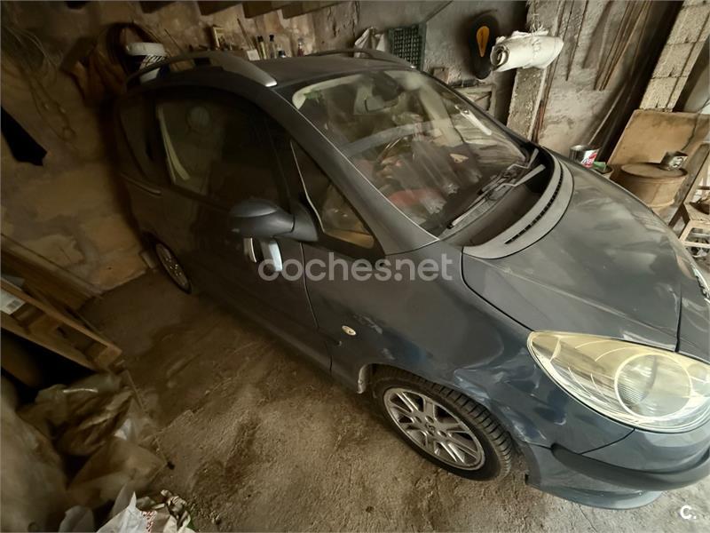 PEUGEOT 1007 1.4 Urban 2Tronic